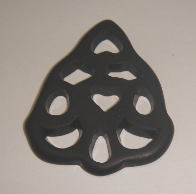 foto - TRIANGOLO PIATTO TRAFORATO NERO