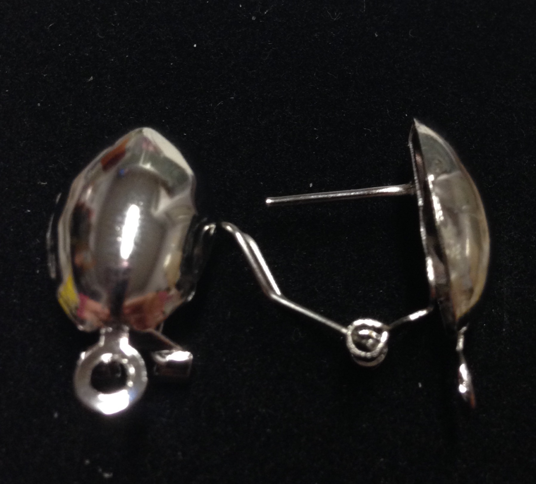 orecchini ovali bombati con ago e clip