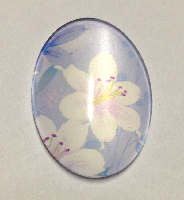 cabochon in vetro ovale con giglio 