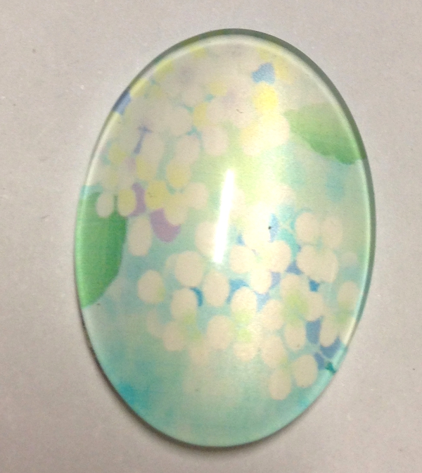 cabochon in vetro ovale con ortensie 