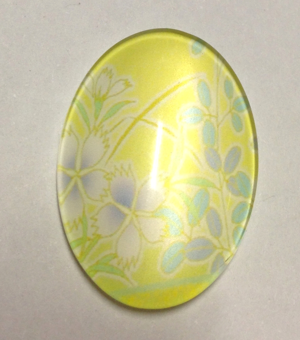 cabochon in vetro ovale con fiori ikebana