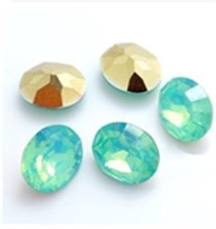 cabochon ovale in resina misura 13x18 mm VERDE OPALE