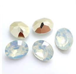 cabochon ovale BIANCO OPALE