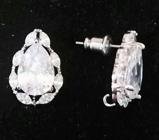 orecchini a goccia in cubic zirconia con contorno in cristallo